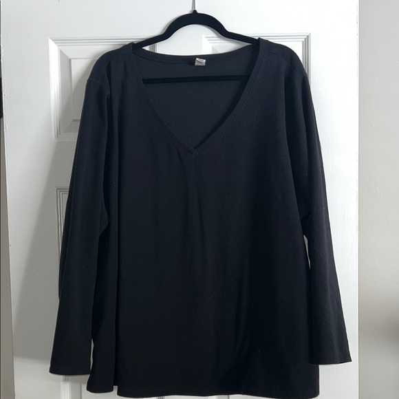 Old Navy Tops - Old Navy Women’s Plus Size V Neck Fleece Top in Black in size 3X